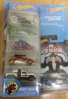Hot Wheels Подарочный набор из 5 машинок и 1 коллекционная серия Человек-Паук